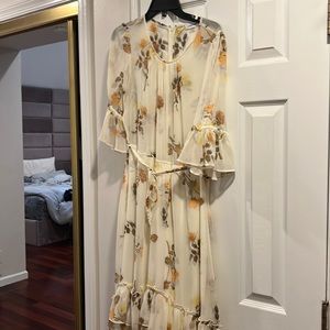 Stunning summer dress ! Worn once . Super elegant. Great deal !